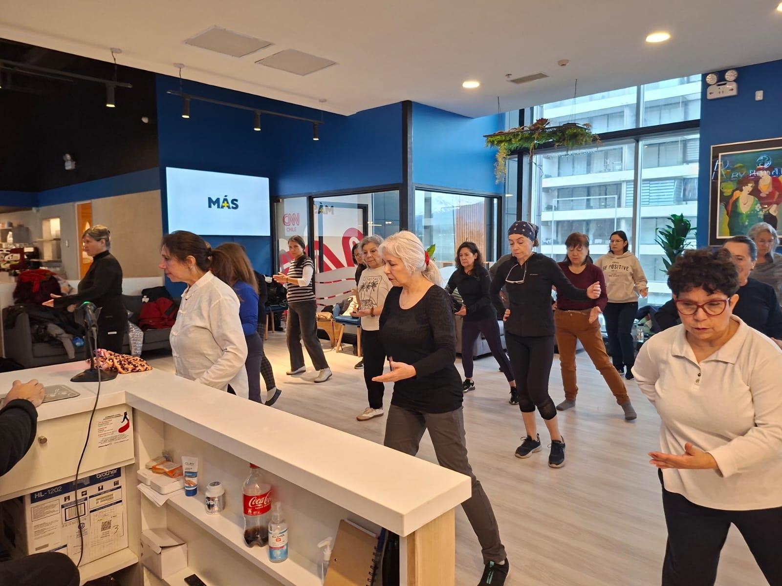Grupo practicando Tai Chi en Silver by BondUP